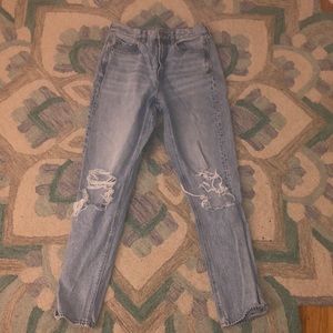 american eagle light wash mom jeans